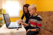 Co czyha na Twoje dziecko w Internecie?