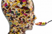 30 tabletek przeciwbólowych w ciągu doby i wątroba do przeszczepu - samobójca? Tak leczą się Polacy