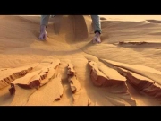 Zabawa z piaskiem na Saharze
