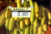 VAT na banany jest większy niż na jabłka, bo... nie robi się z nich ciasta? Absurdalne wyjaśnienia skarbówki